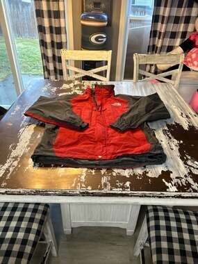 The North Face Men's HyVent Two-Tone Rain Parka Shell Jacket Red/Black Large